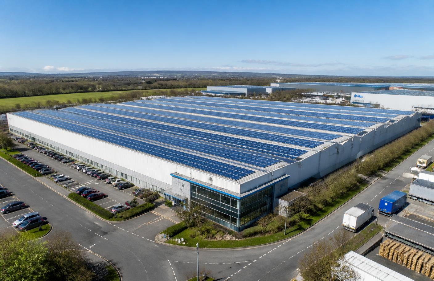 UK commercial warehouse with a full rooftop solar array
